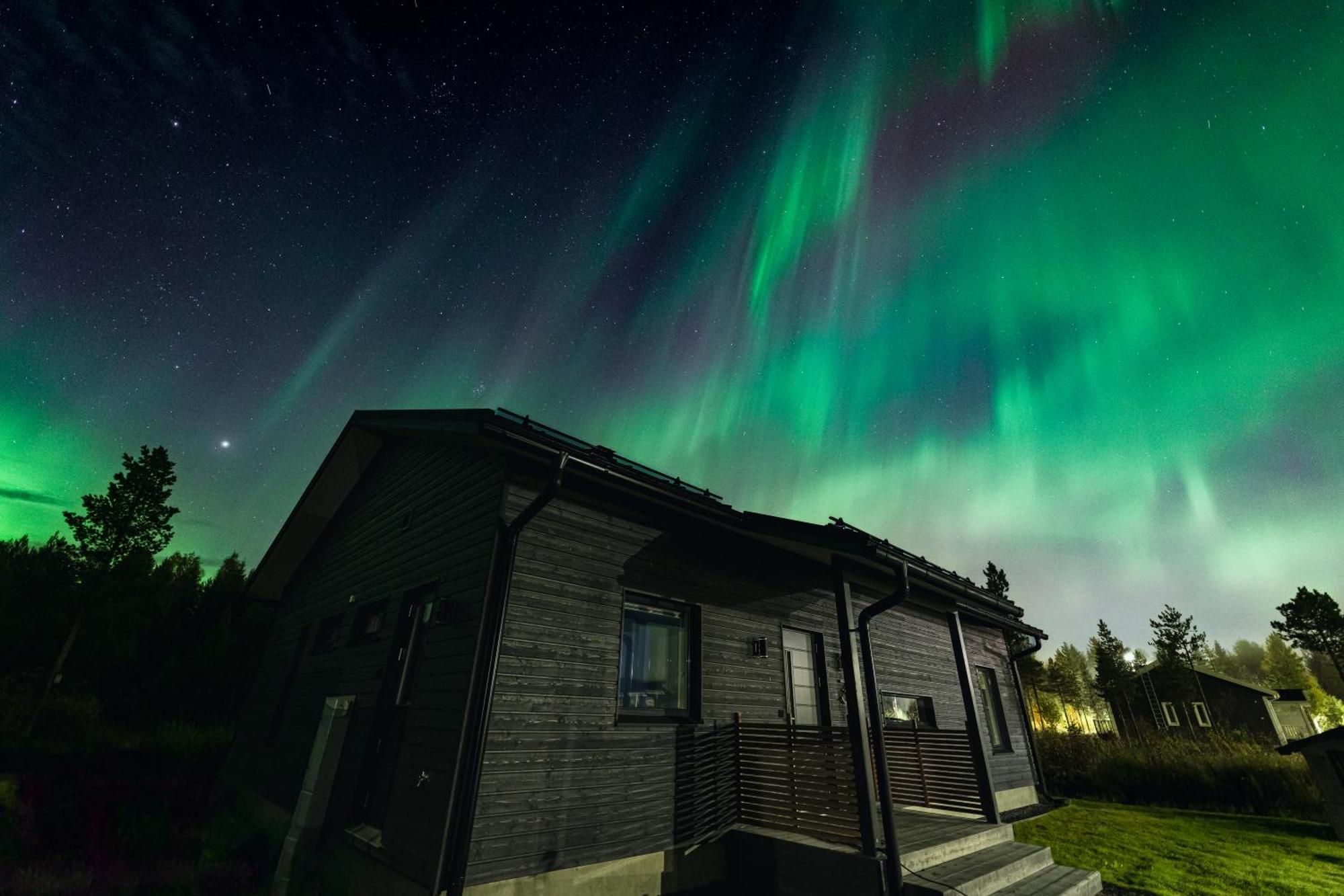 Villa Polar Lights With Jacuzzi By Booklapland *