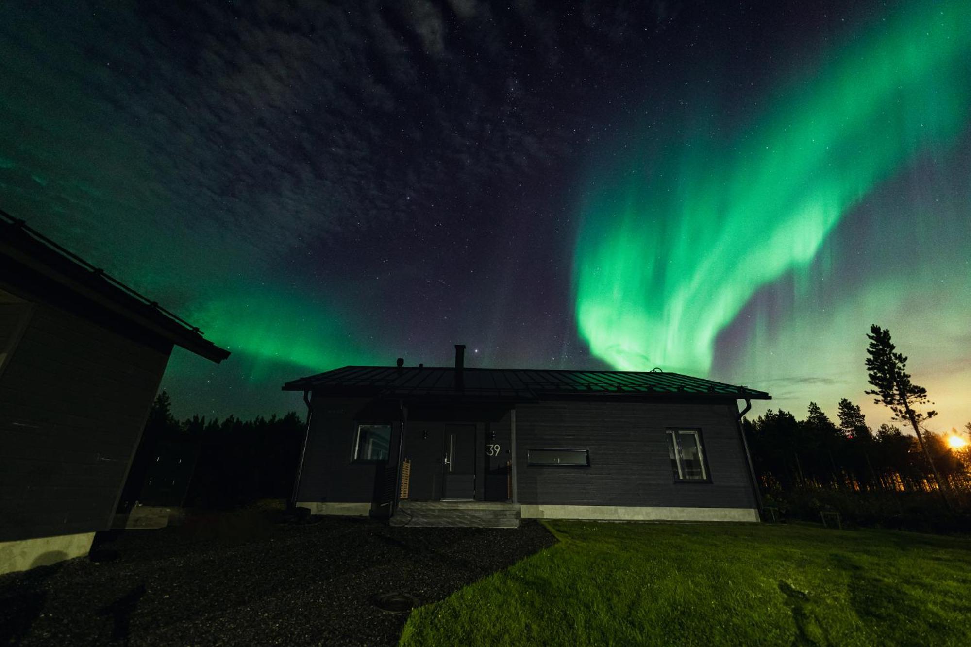 Polar Lights With Jacuzzi By Booklapland Villa