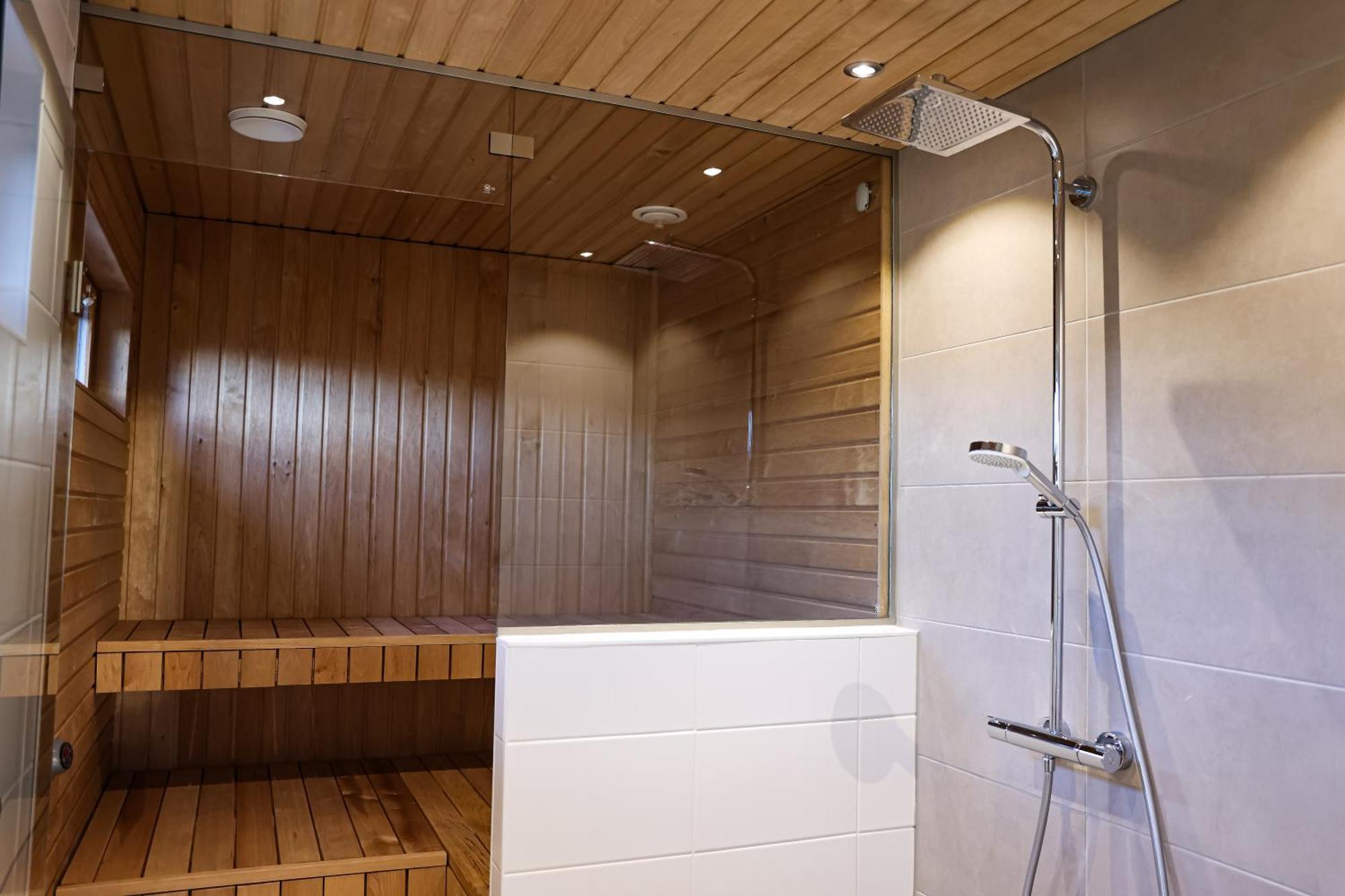 Villa Polar Lights With Jacuzzi By Booklapland *