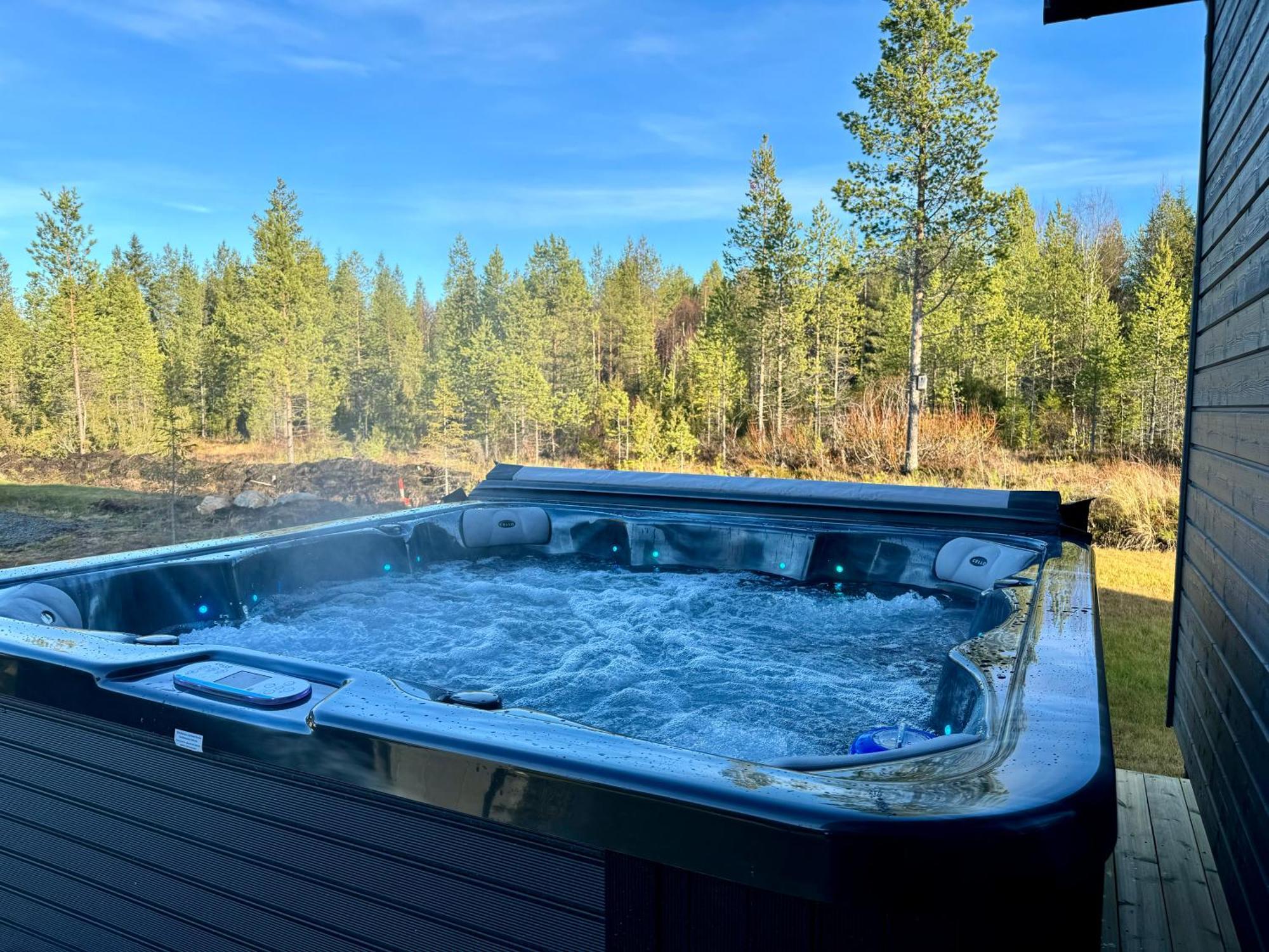 Polar Lights With Jacuzzi By Booklapland * Rovaniemi